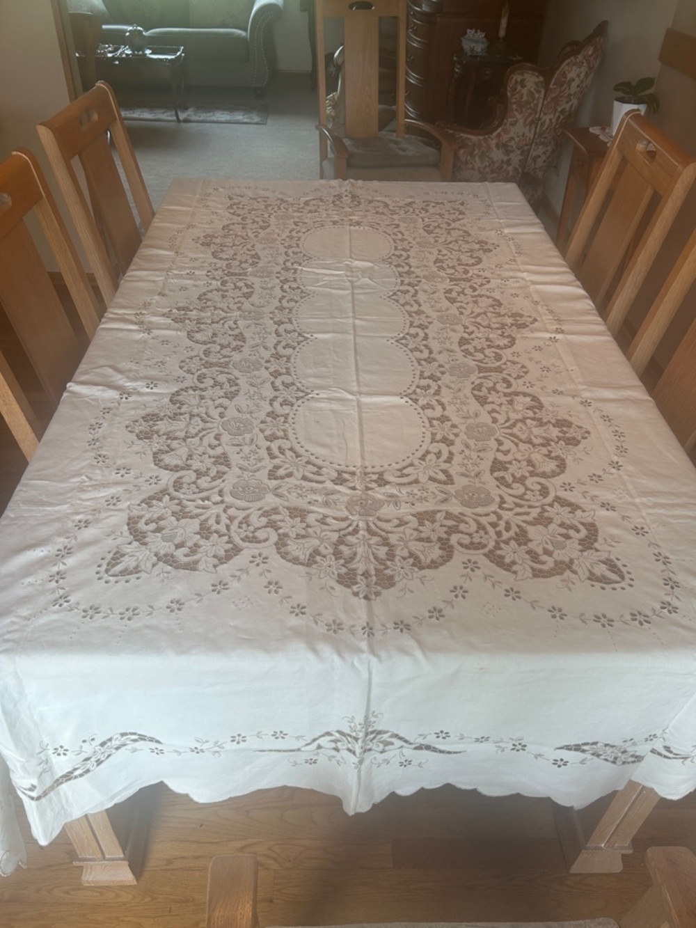 Exquisite Vintage ivory Elegant Dining Linen cut out floral tablecloth napkins